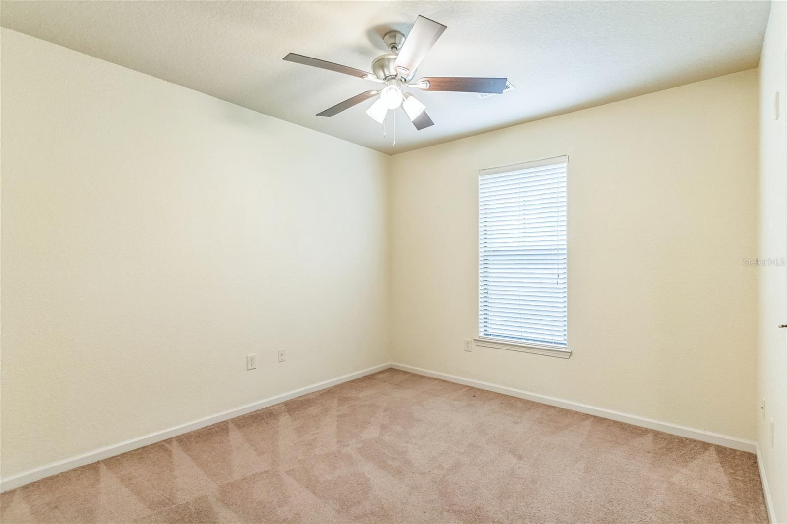 Image 23 of 30 For 909 Charo Parkway 1011