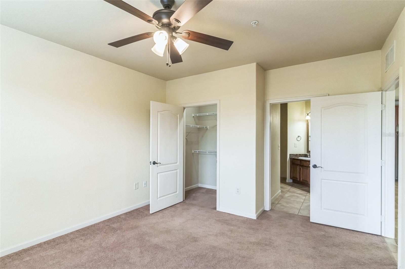 Image 27 of 30 For 909 Charo Parkway 1011