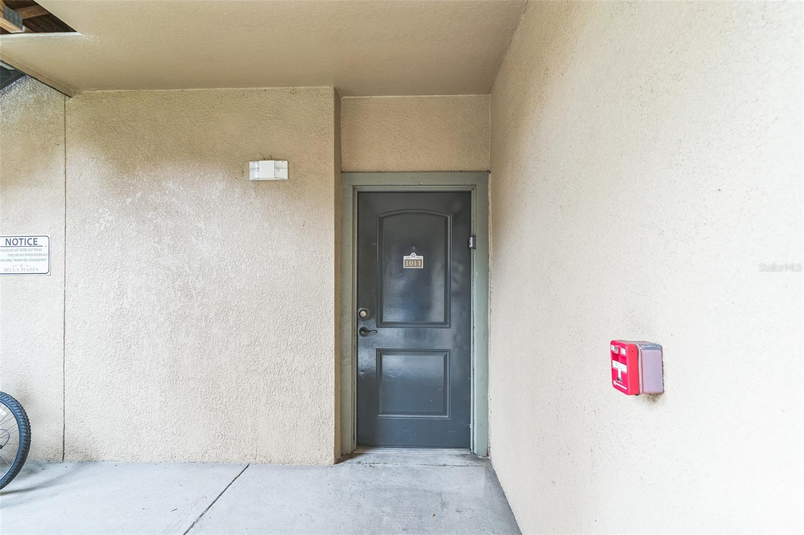 Image 29 of 30 For 909 Charo Parkway 1011