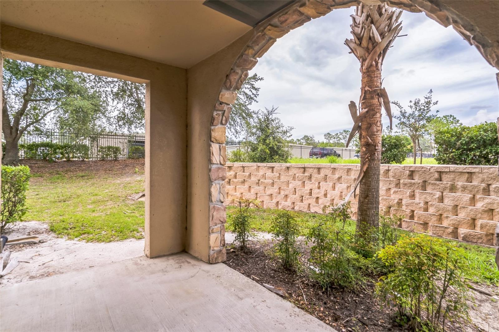 Image 4 of 30 For 909 Charo Parkway 1011