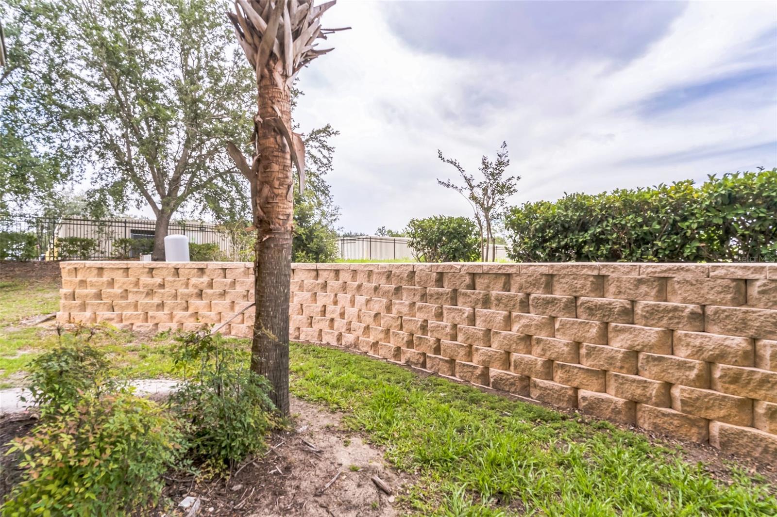 Image 5 of 30 For 909 Charo Parkway 1011