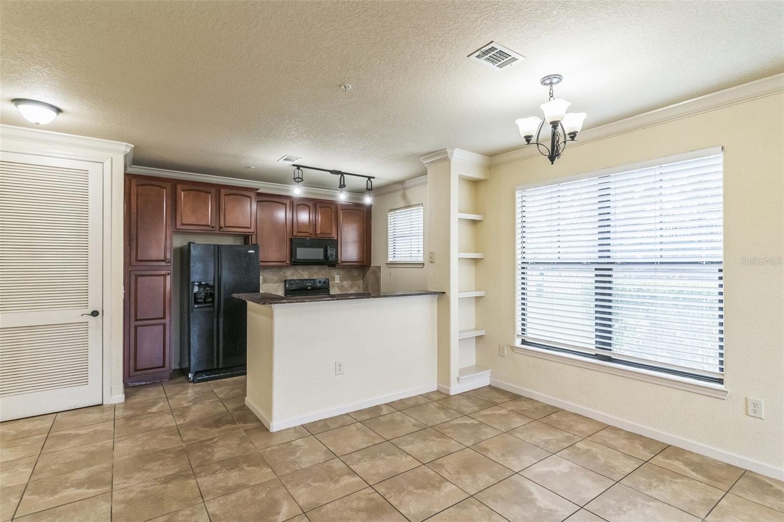 Image 8 of 30 For 909 Charo Parkway 1011