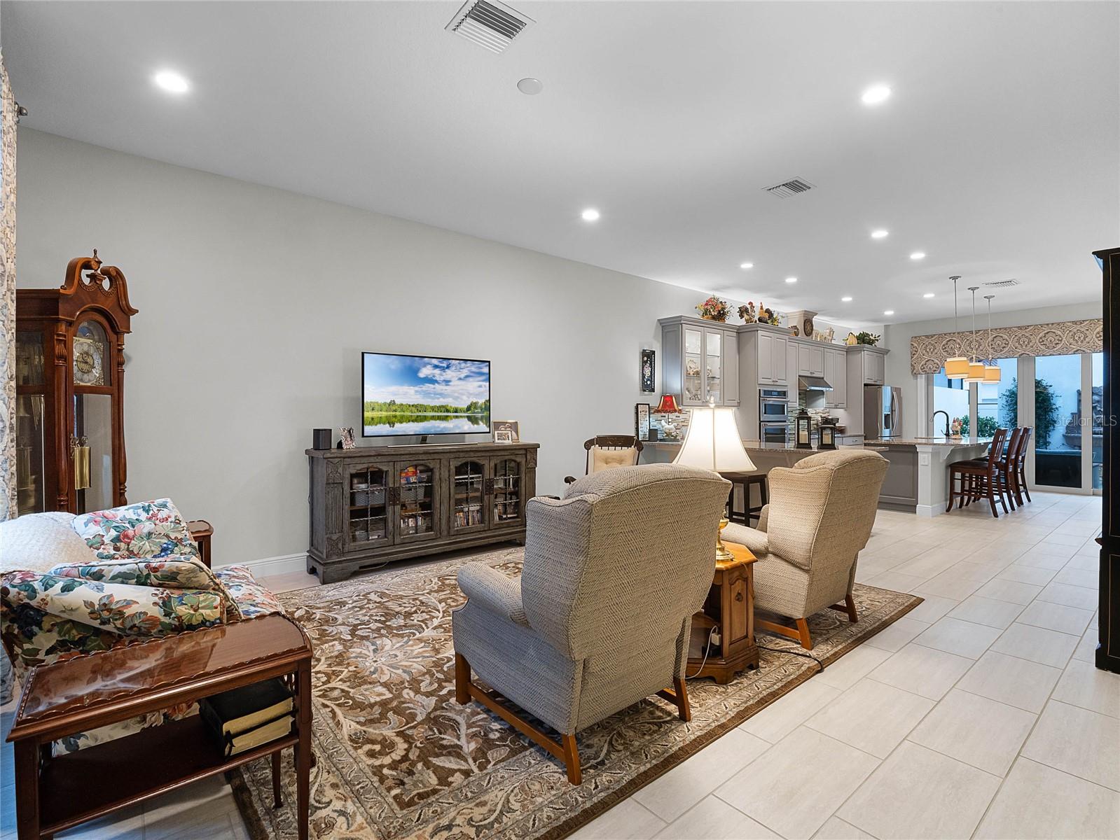 Image 8 of 44 For 8818 Bismarck Palm Drive