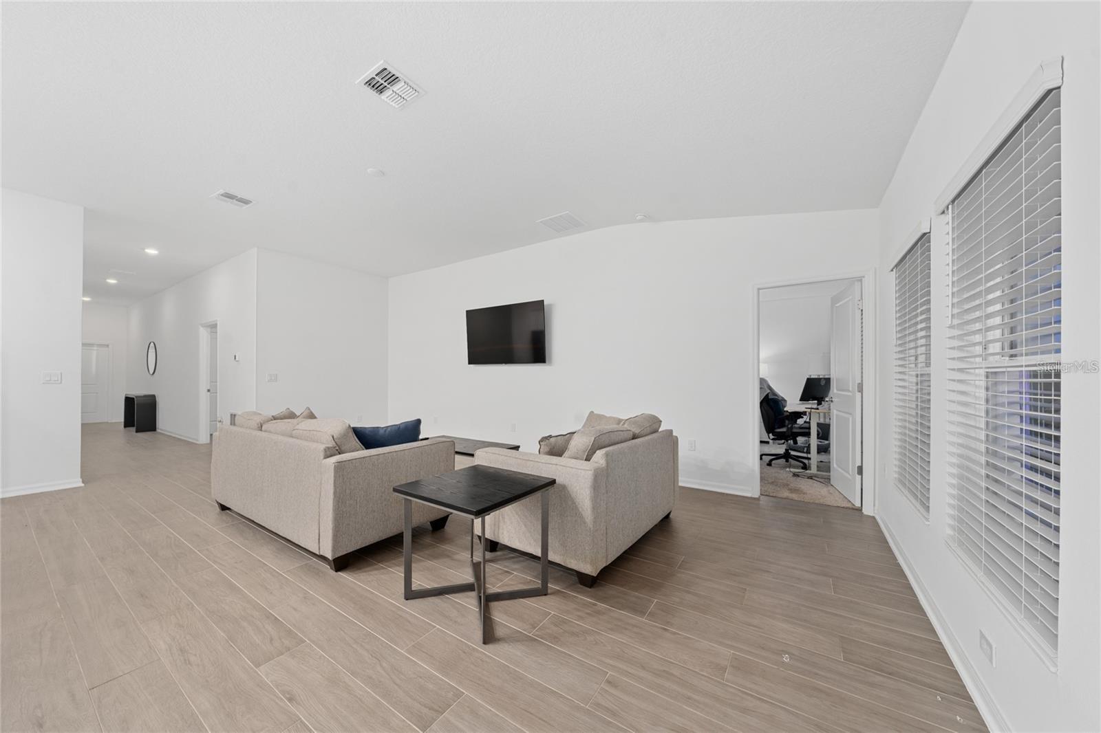 Image 6 of 19 For 3977 Willowbrook Drive