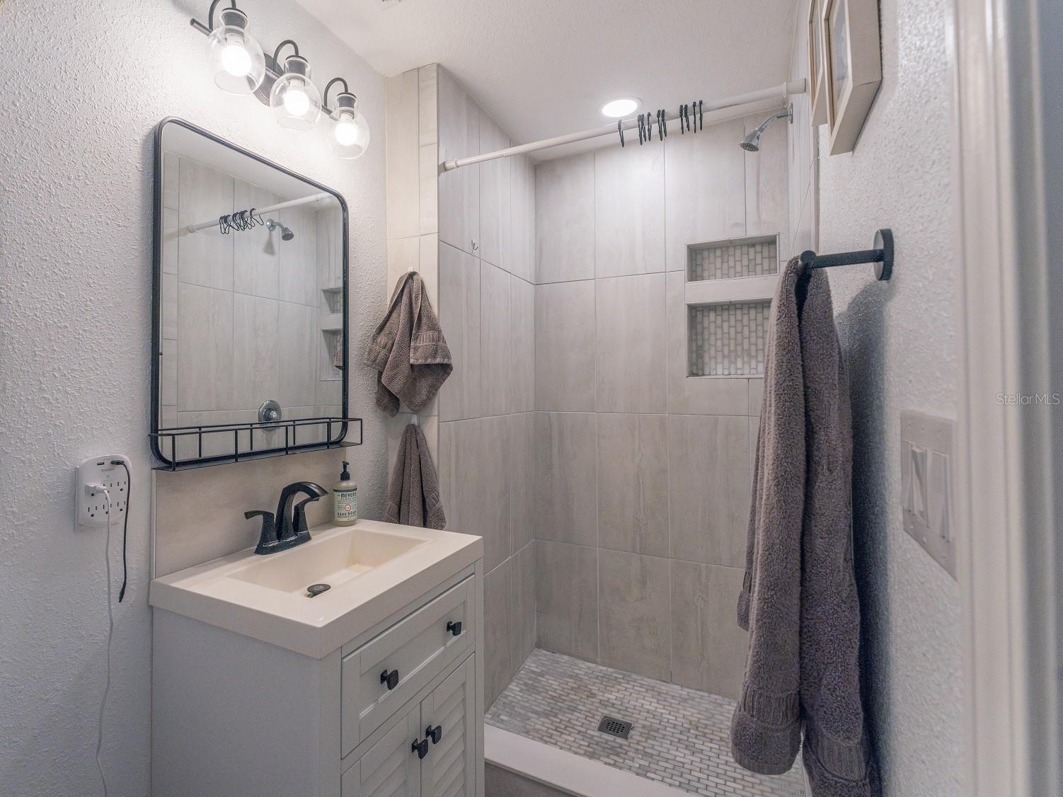 Image 11 of 21 For 1395 Floral Lane