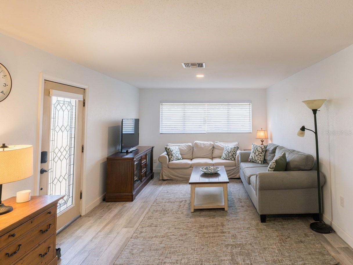 Image 15 of 21 For 1395 Floral Lane
