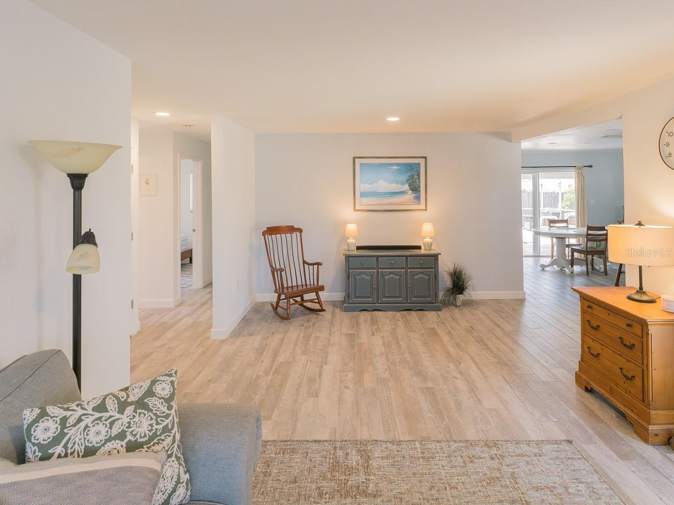 Image 16 of 21 For 1395 Floral Lane