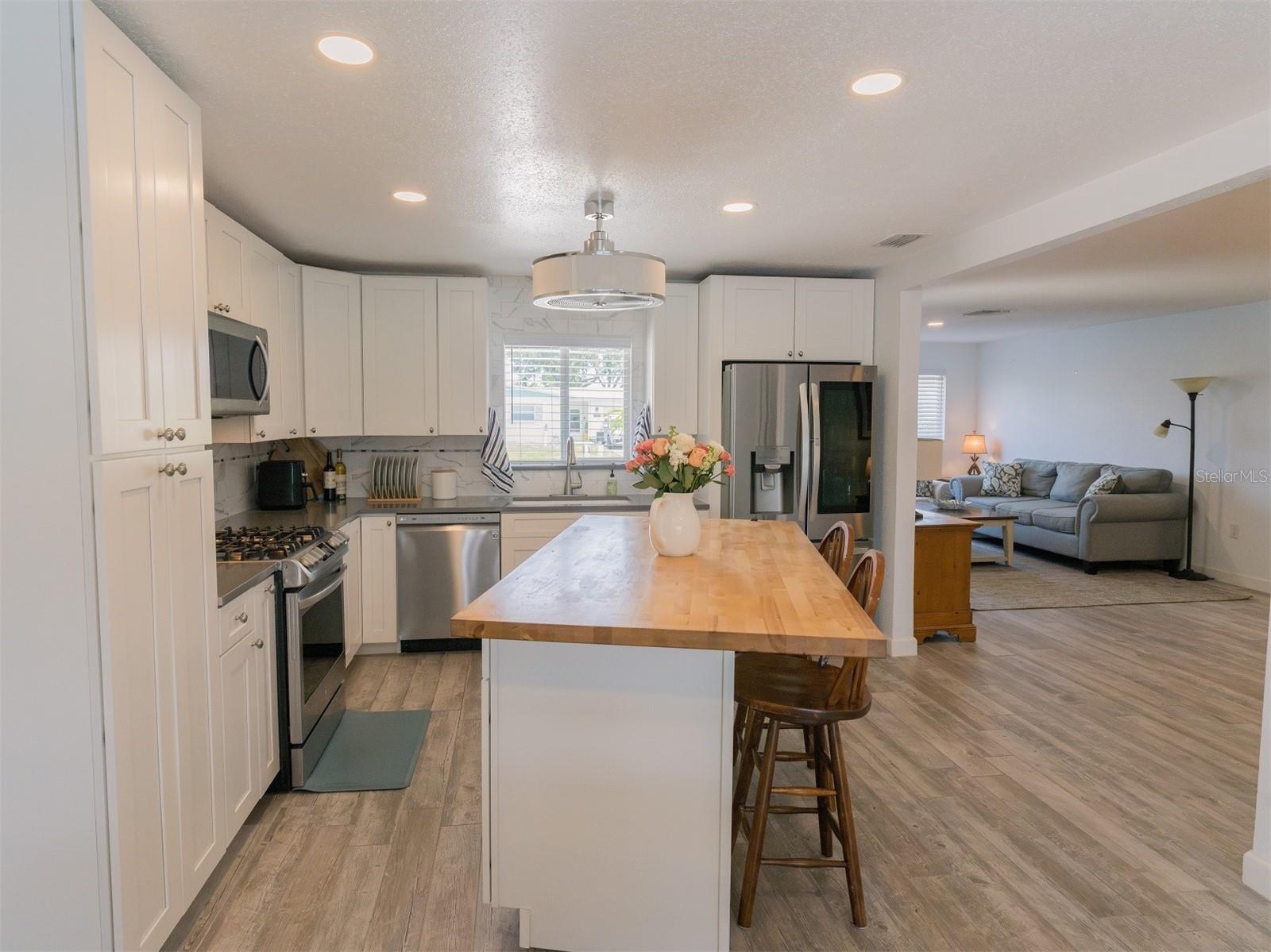 Image 8 of 21 For 1395 Floral Lane