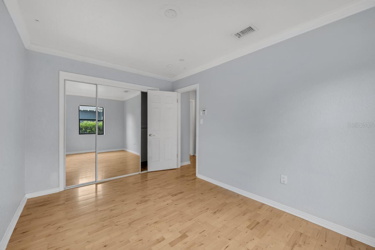 Image 17 of 41 For 1021 Forest Avenue