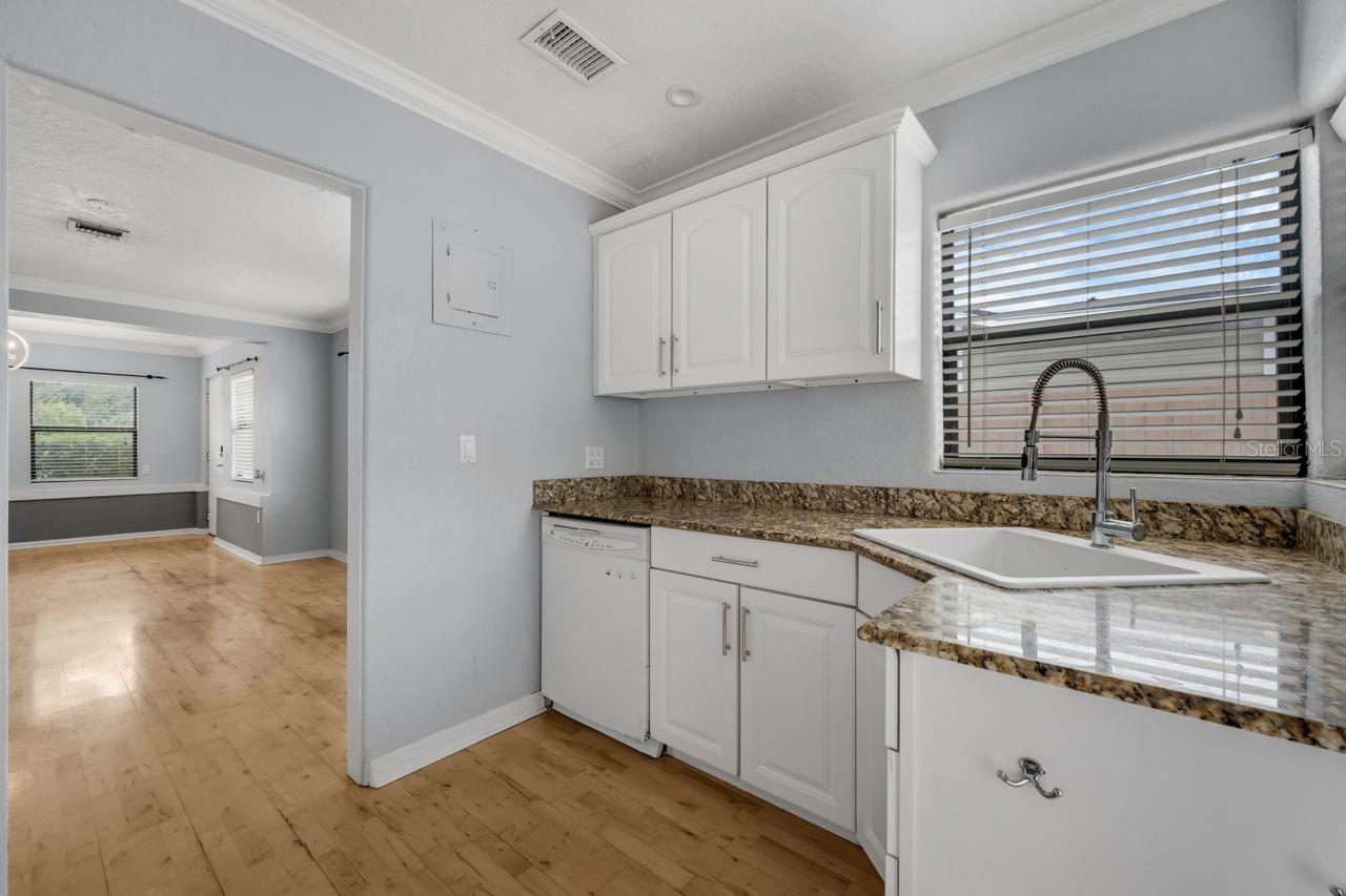 Image 7 of 41 For 1021 Forest Avenue