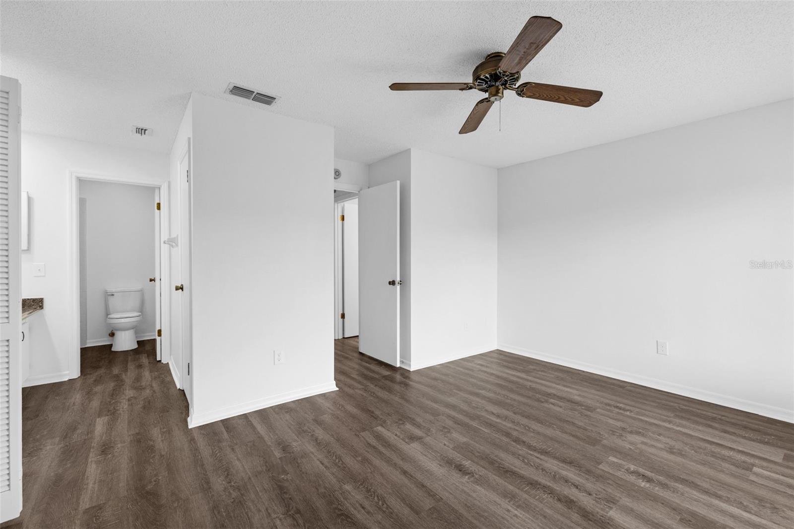 Image 10 of 20 For 101 Grand Plaza Drive A40