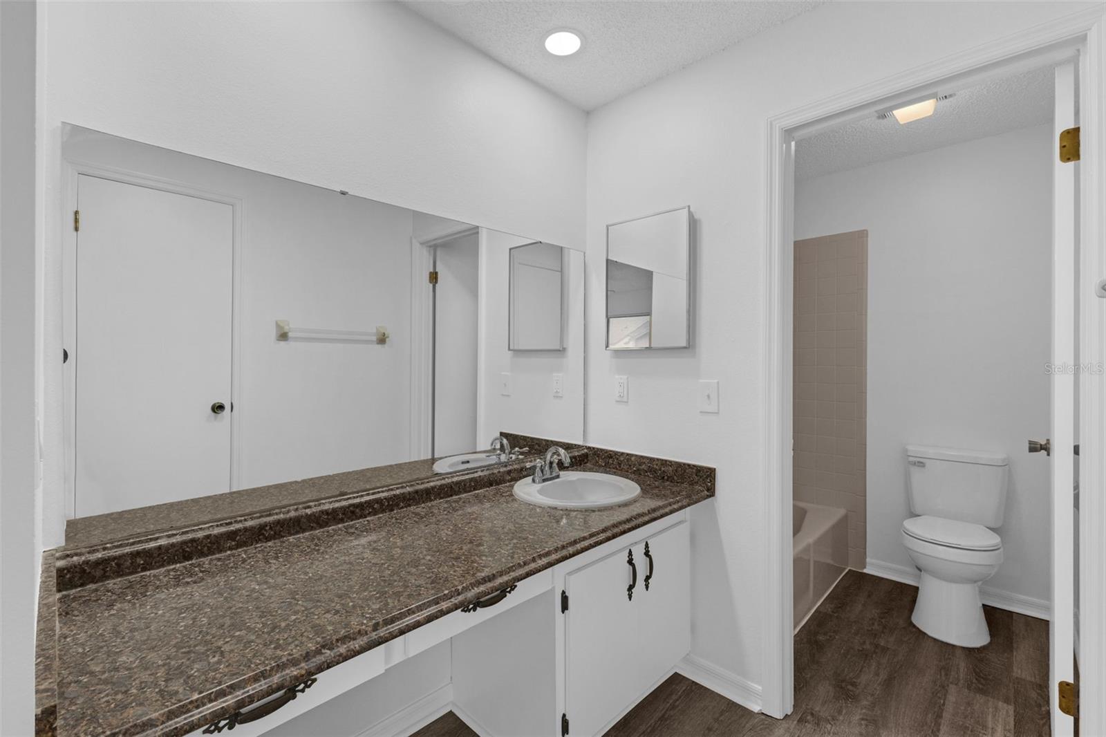 Image 11 of 20 For 101 Grand Plaza Drive A40