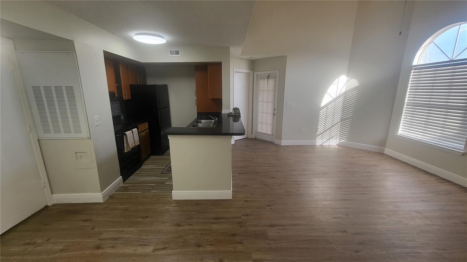 Image 8 of 46 For 445 Fountainhead Circle 262