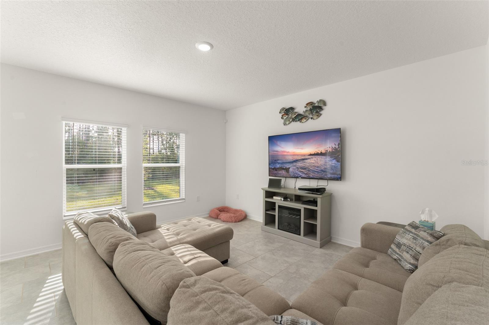 Image 9 of 39 For 3941 Willowbrook Drive