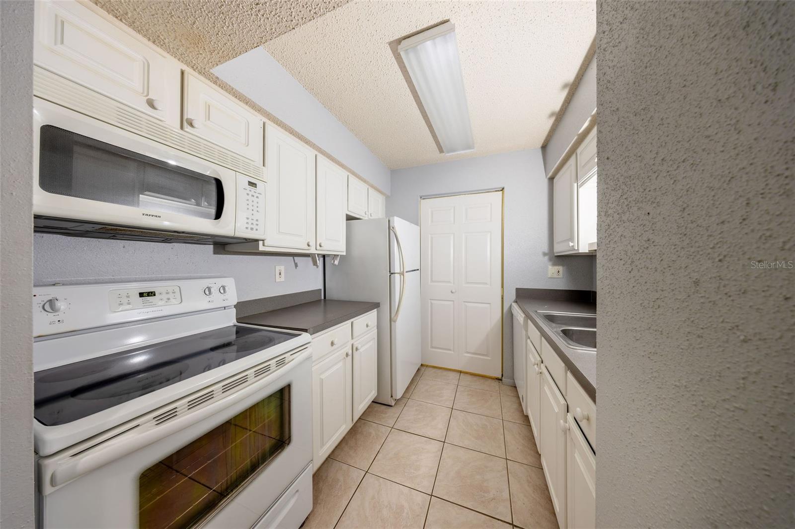 Image 13 of 30 For 3748 Idlebrook Circle 202