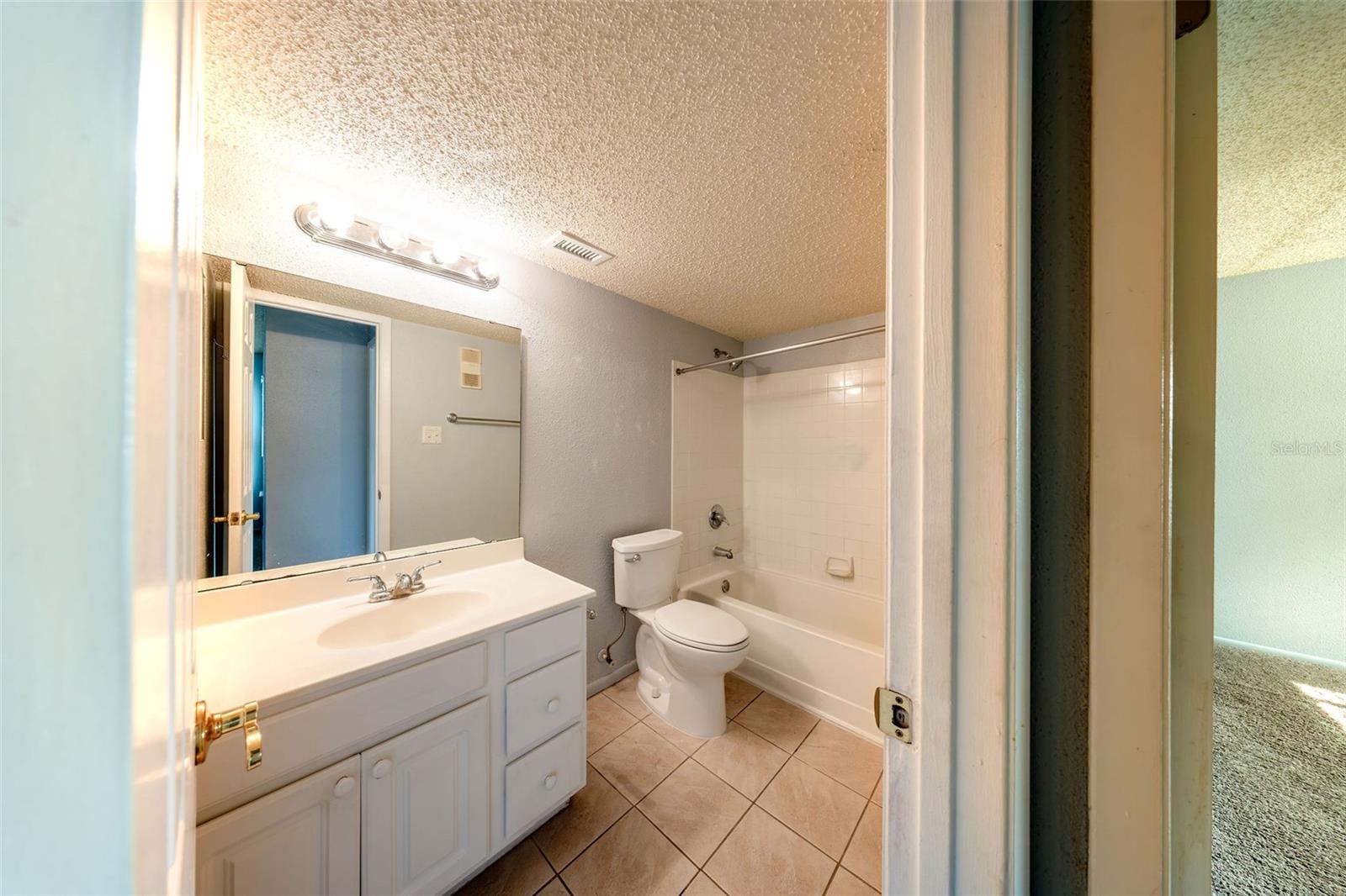 Image 20 of 30 For 3748 Idlebrook Circle 202