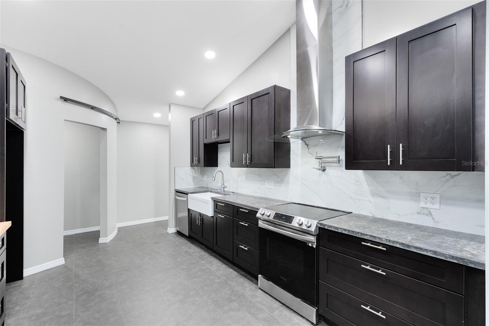 Image 9 of 30 For 1046 Seminole Creek Drive