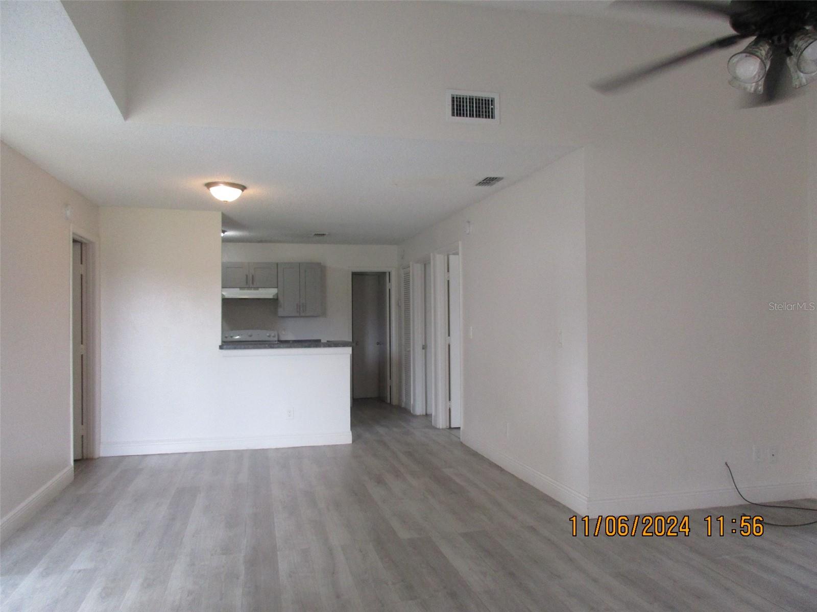 Image 4 of 23 For 2002 Cascades Boulevard 201