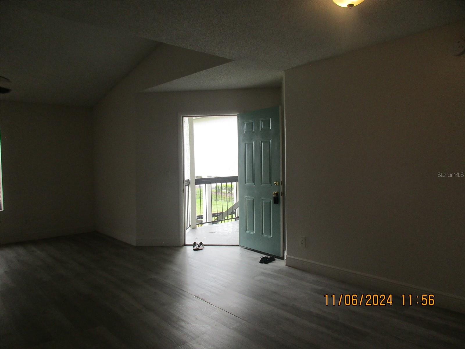 Image 5 of 23 For 2002 Cascades Boulevard 201