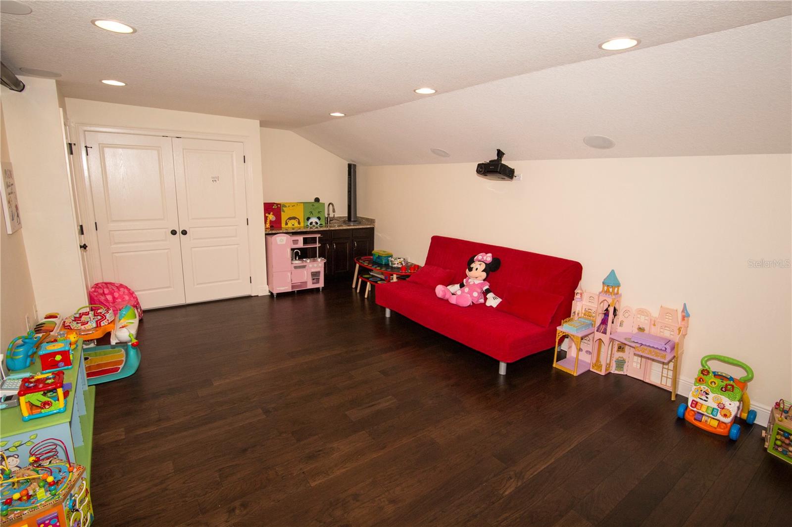 Image 33 of 39 For 4100 Isle Vista Avenue