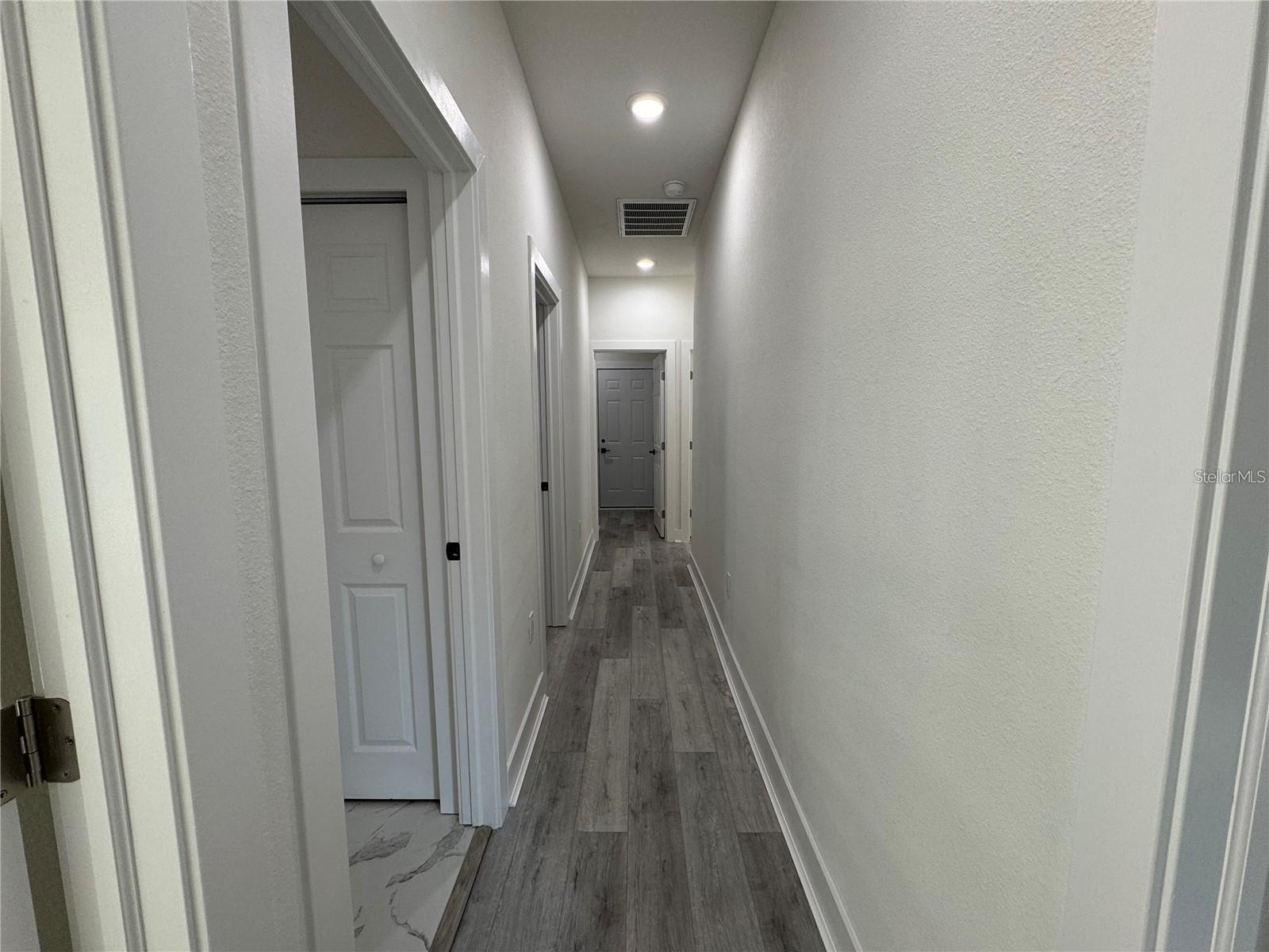 Image 23 of 33 For 702 Marion Oaks Manor