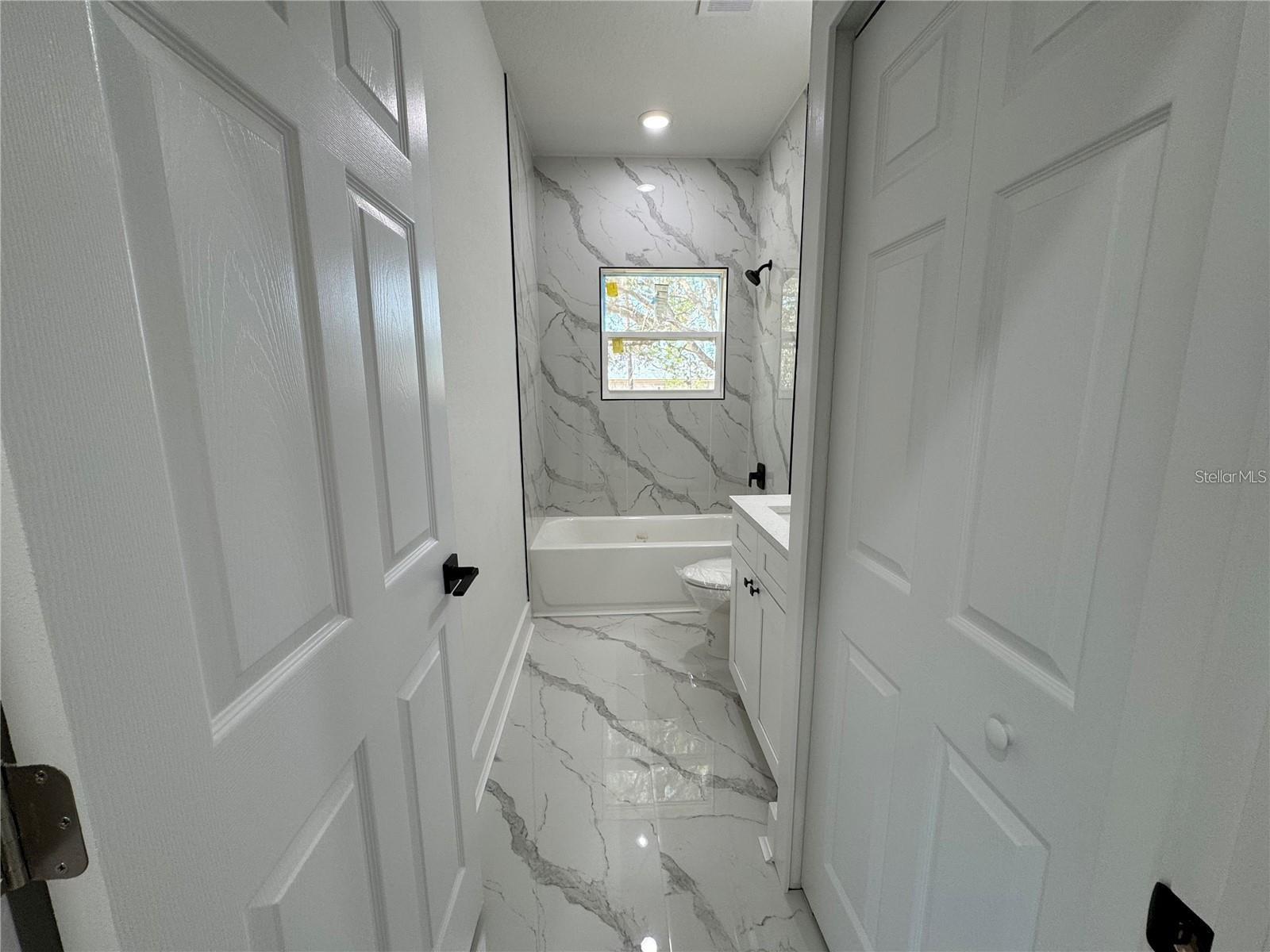 Image 24 of 33 For 702 Marion Oaks Manor