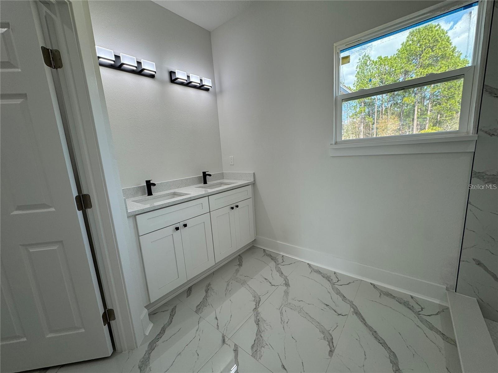 Image 27 of 33 For 702 Marion Oaks Manor