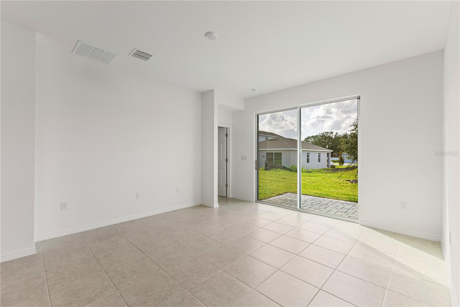 Image 7 of 16 For 192 Duckweed Avenue