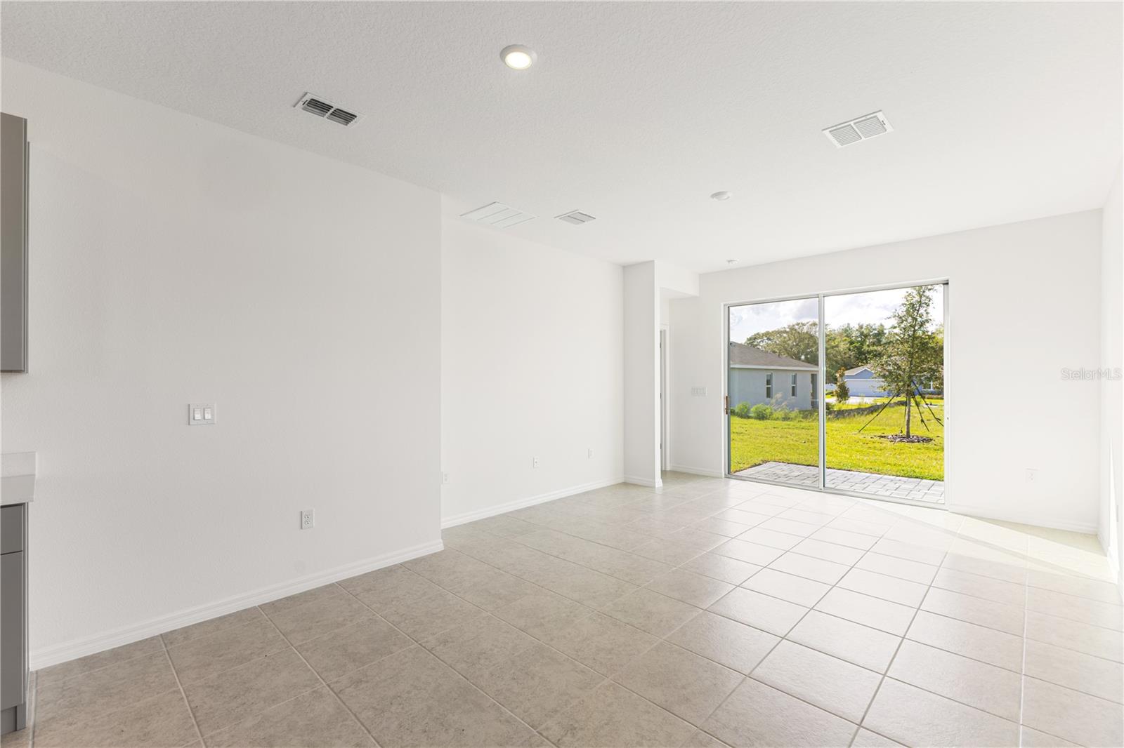 Image 8 of 16 For 192 Duckweed Avenue