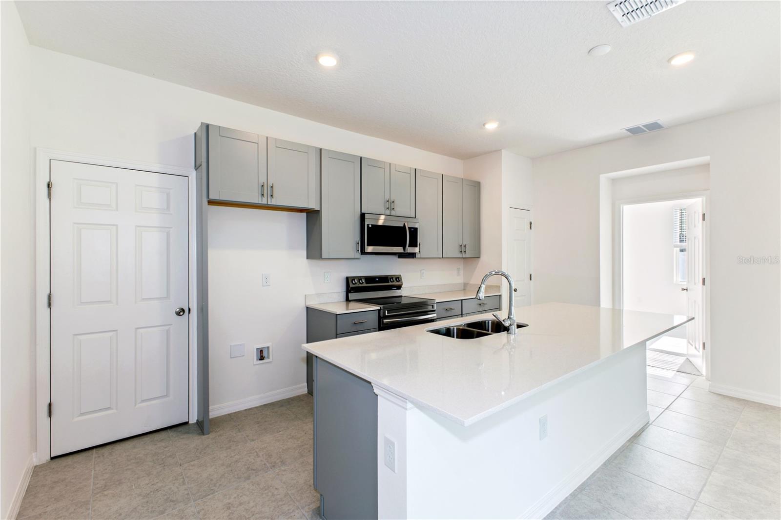 Image 3 of 15 For 196 Duckweed Avenue