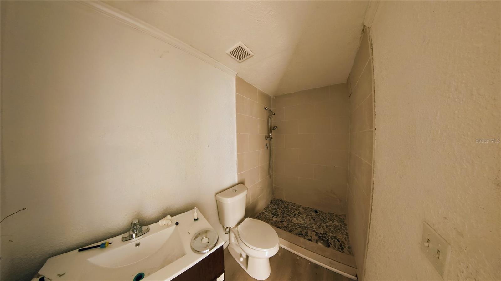 Image 12 of 23 For 39 College Avenue