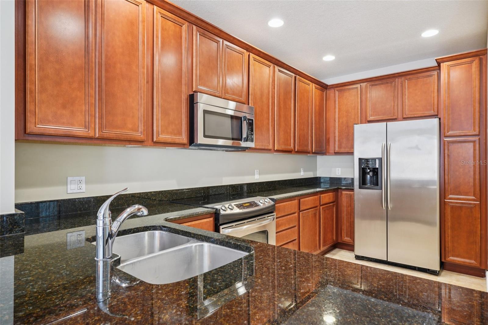Image 10 of 61 For 8430 Leatherleaf Lane