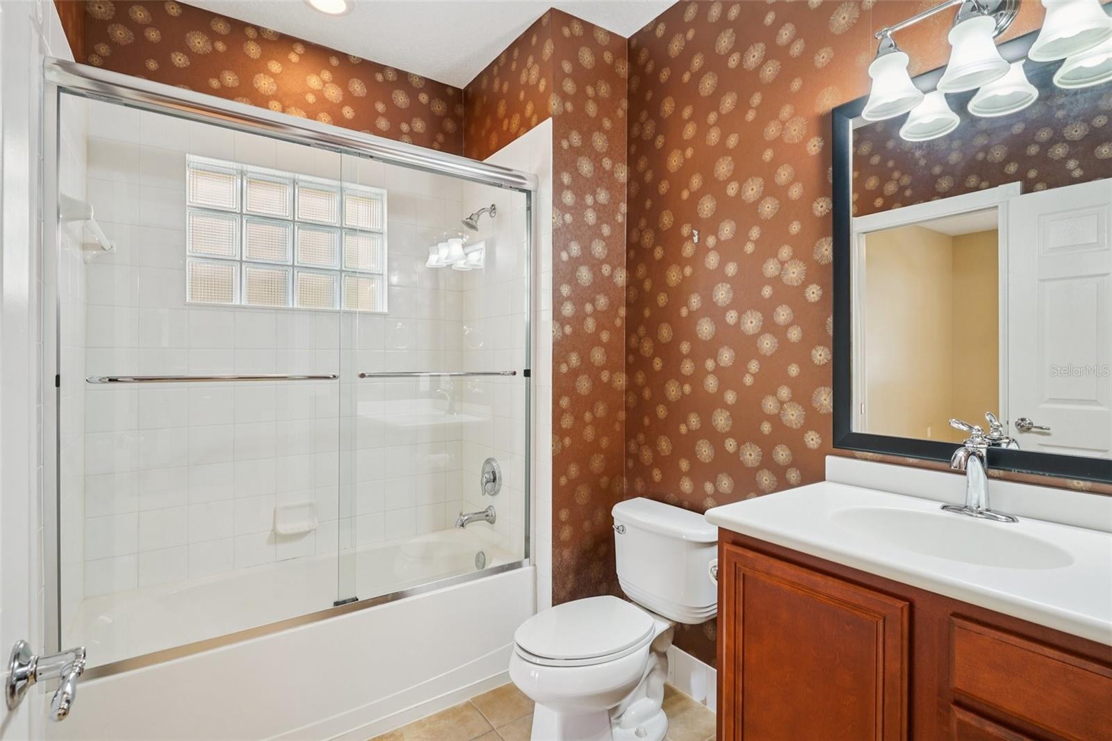 Image 18 of 61 For 8430 Leatherleaf Lane