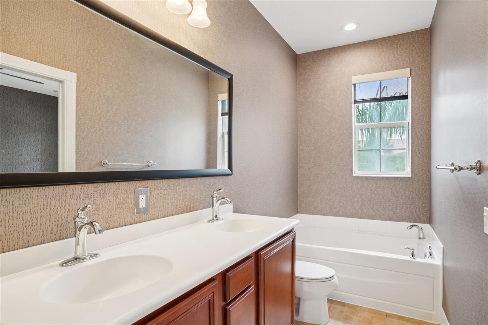 Image 25 of 61 For 8430 Leatherleaf Lane