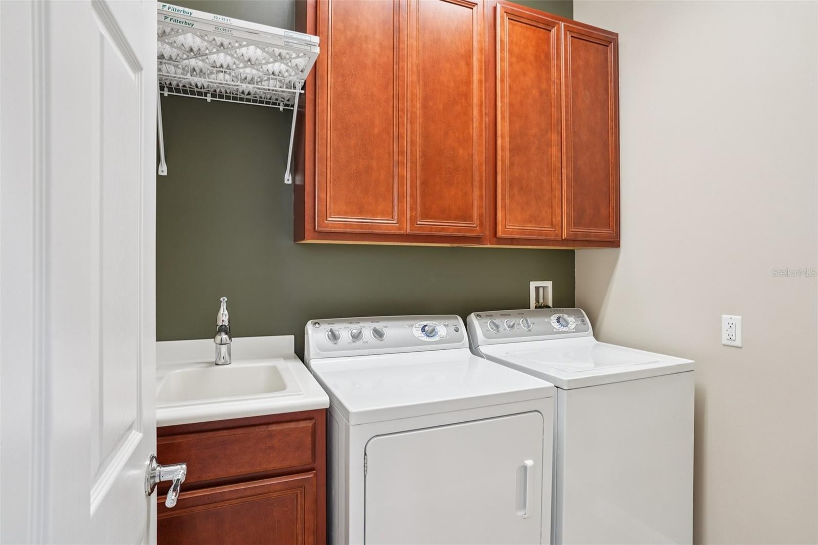 Image 29 of 61 For 8430 Leatherleaf Lane