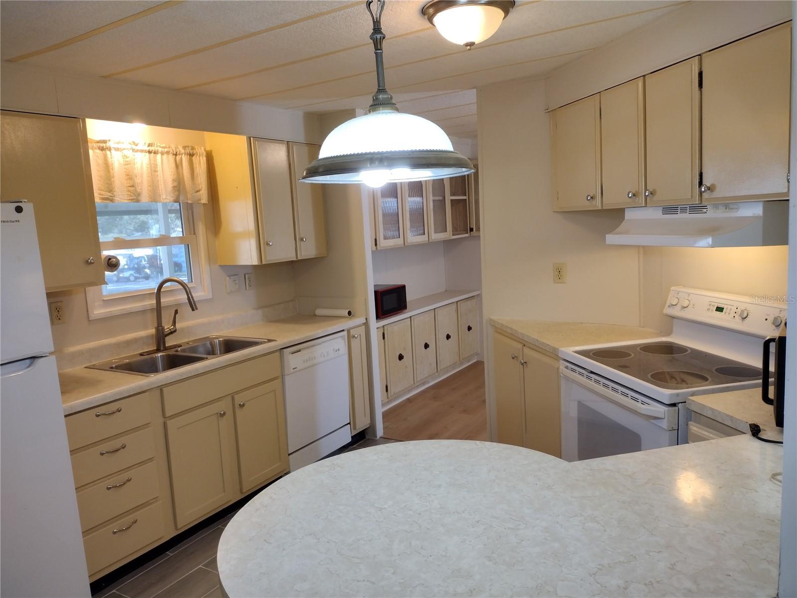 Image 10 of 22 For 925 Beechwood Avenue