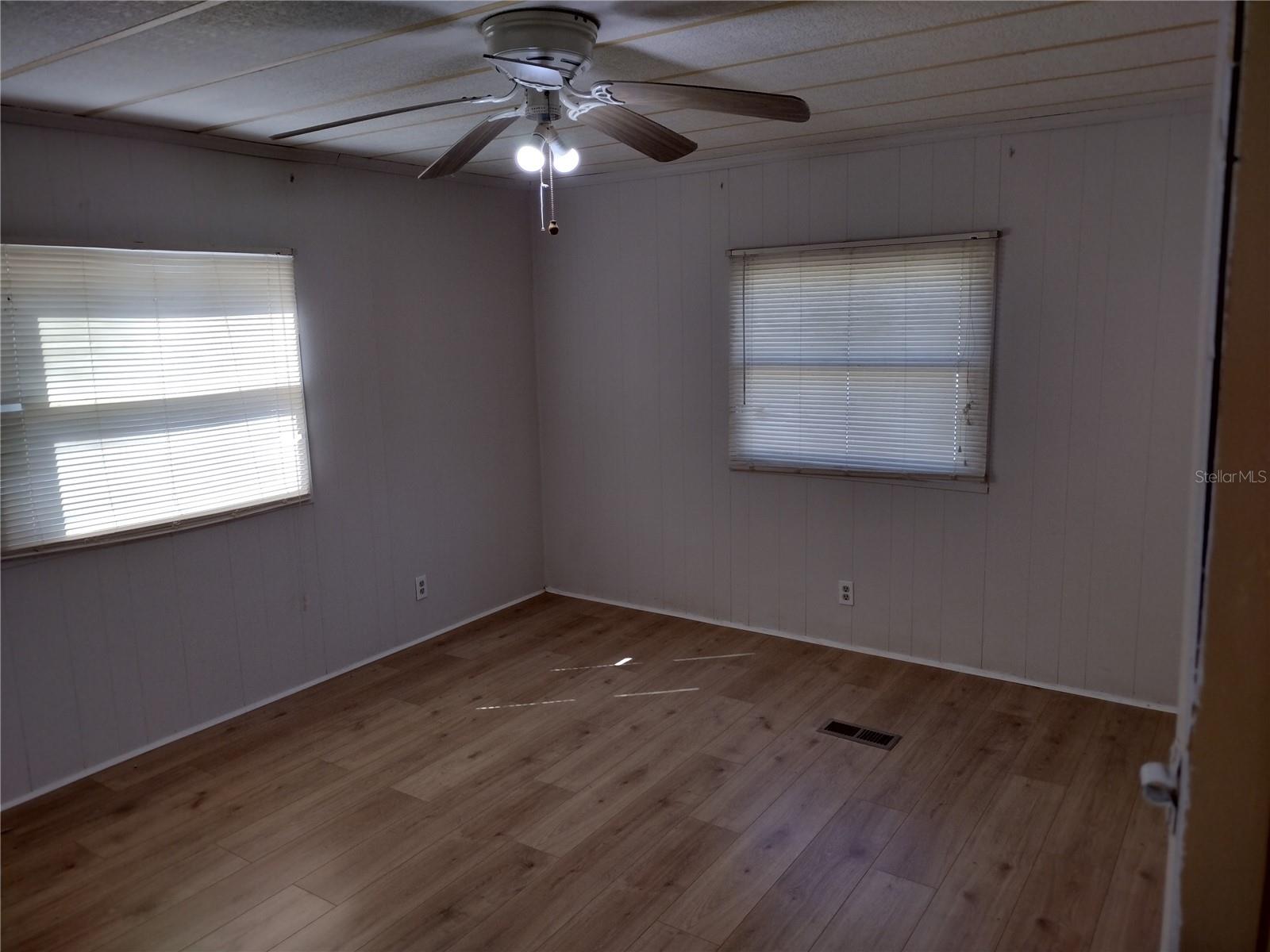 Image 18 of 22 For 925 Beechwood Avenue