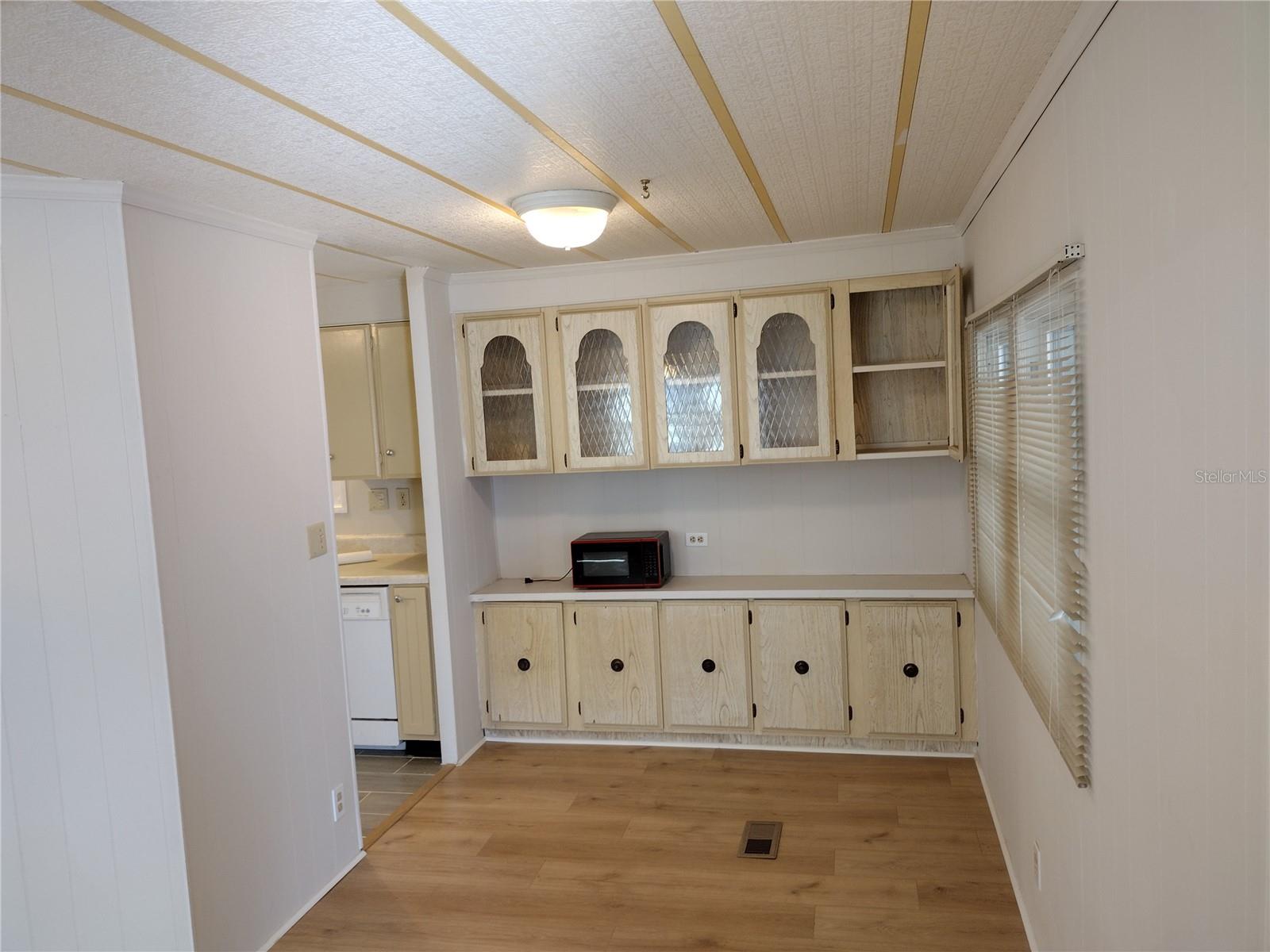 Image 9 of 22 For 925 Beechwood Avenue
