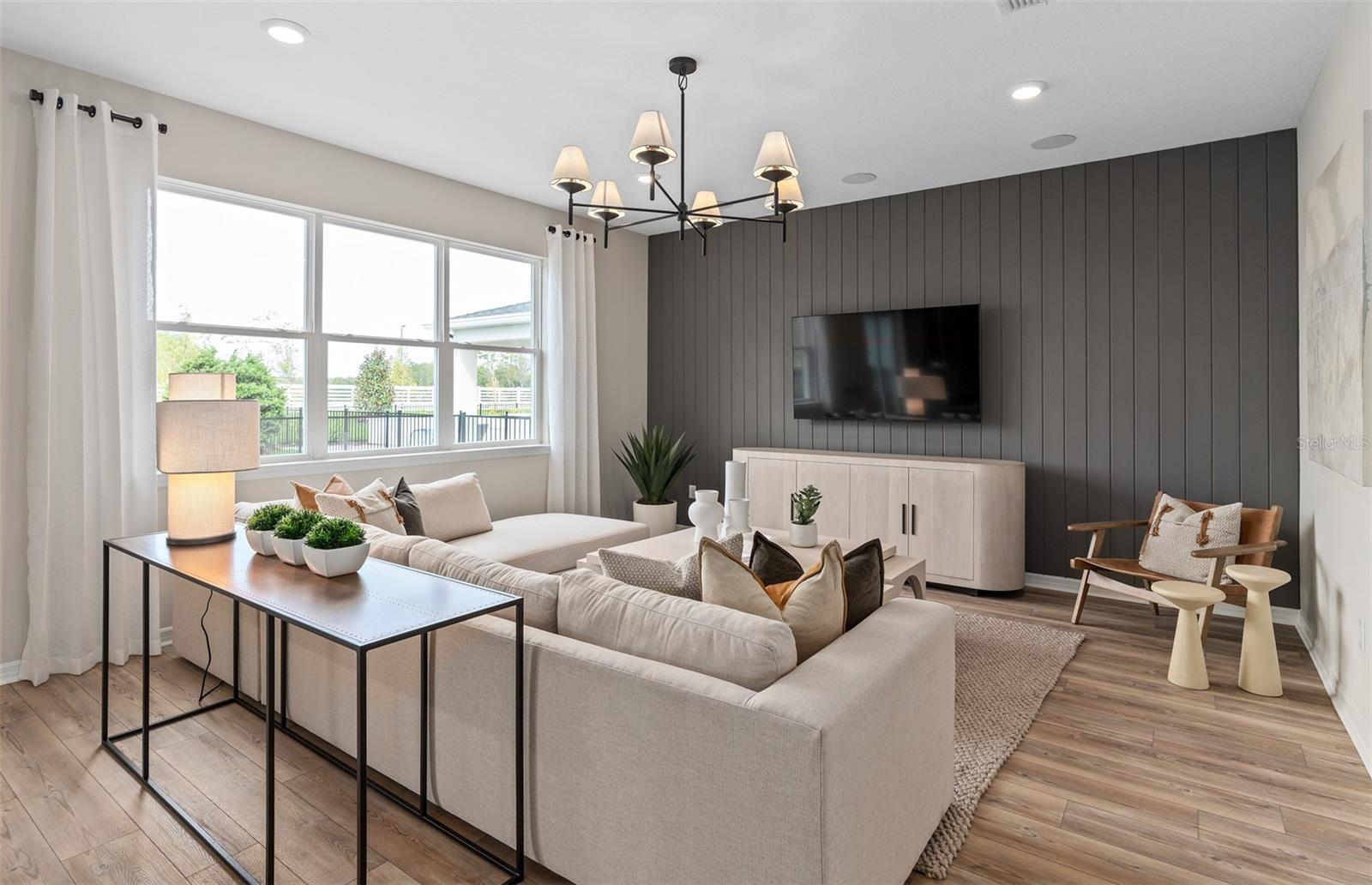 Listing photo id 5 for 411 Winter Grove Boulevard