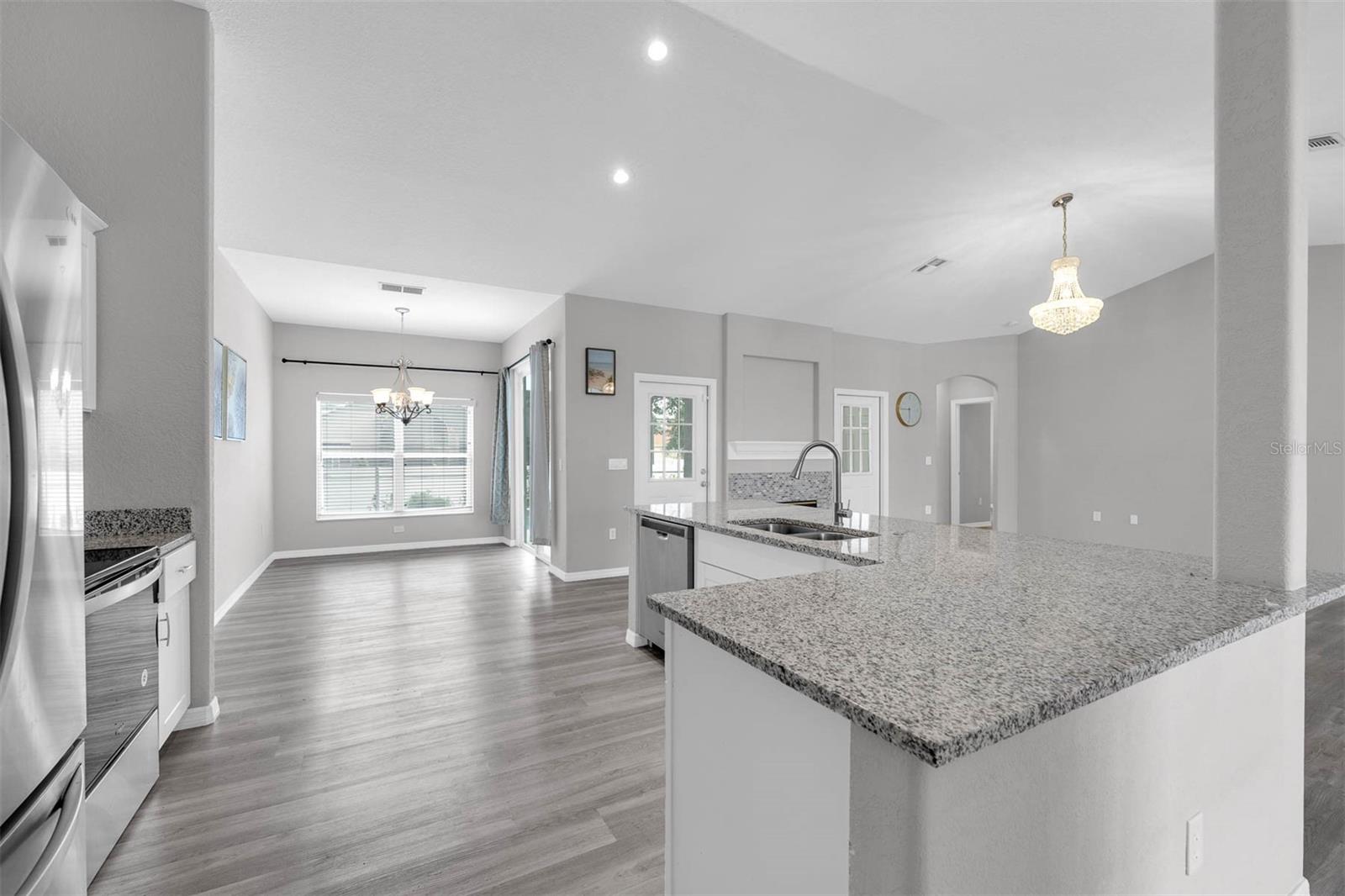 Image 13 of 39 For 3956 Shadowind Way