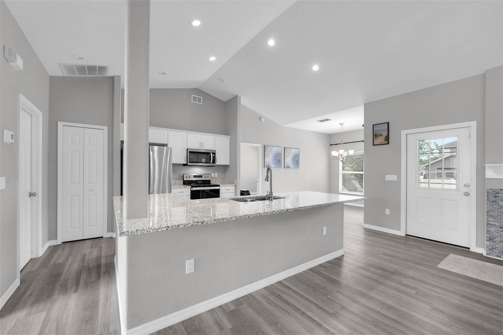 Image 14 of 39 For 3956 Shadowind Way