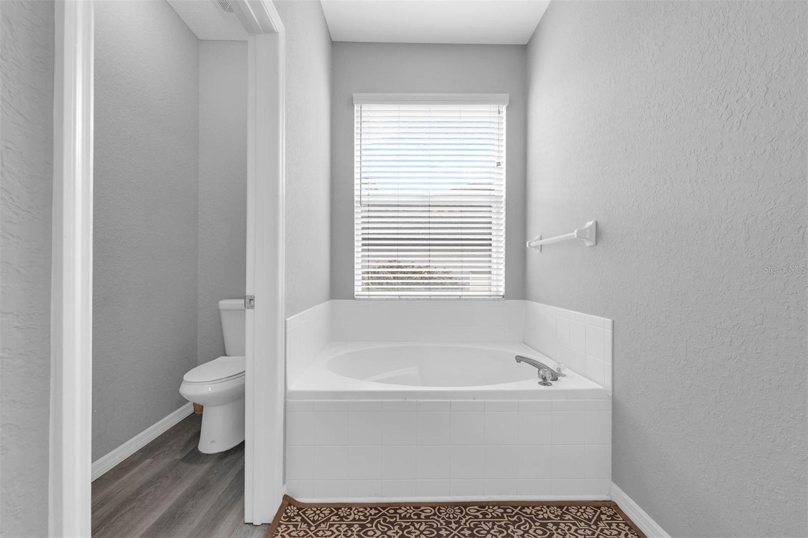Image 23 of 39 For 3956 Shadowind Way