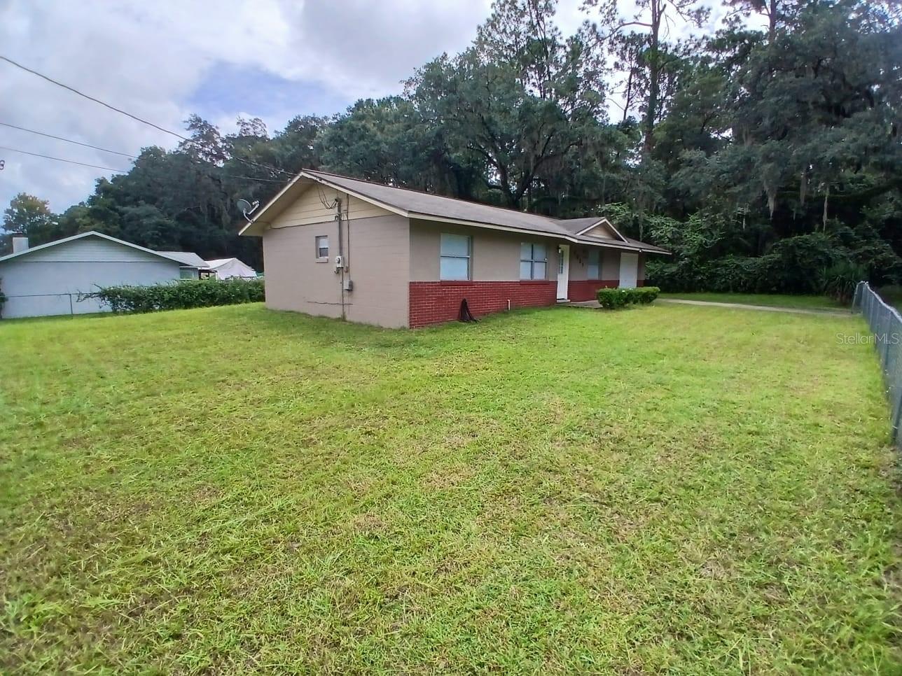 Image 3 of 9 For 4225 25th Avenue