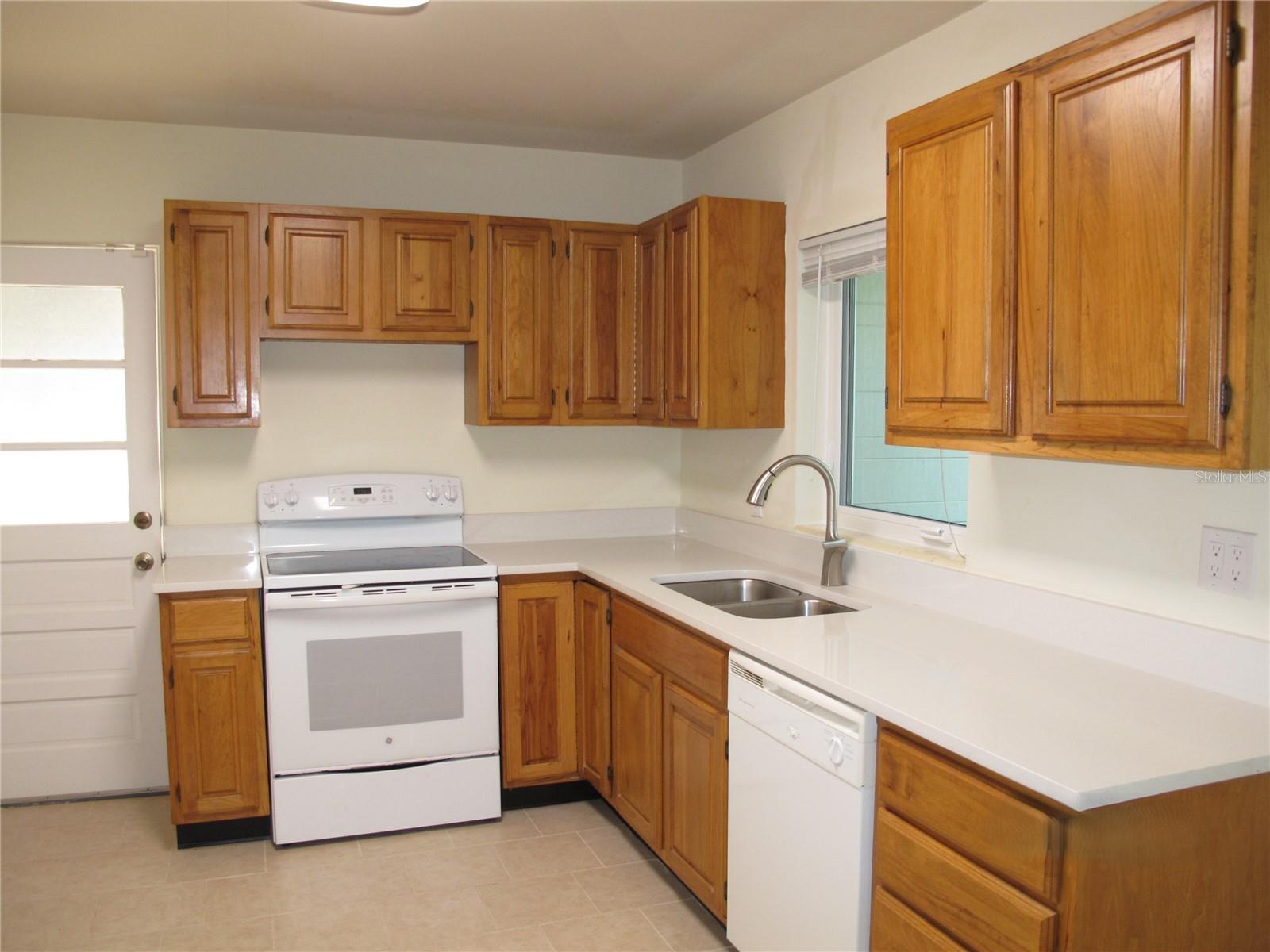 Image 7 of 15 For 915 Boardman Street