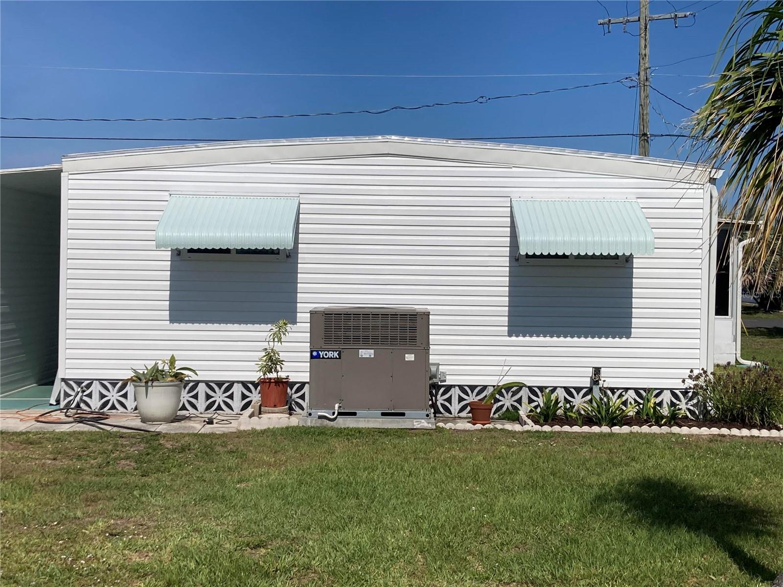 Image 2 of 12 For 1423 Flamingo Drive