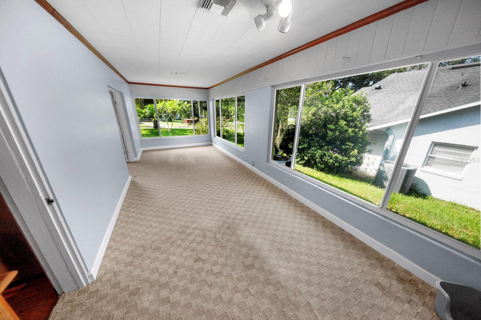 Image 23 of 68 For 328 Minnehaha Avenue