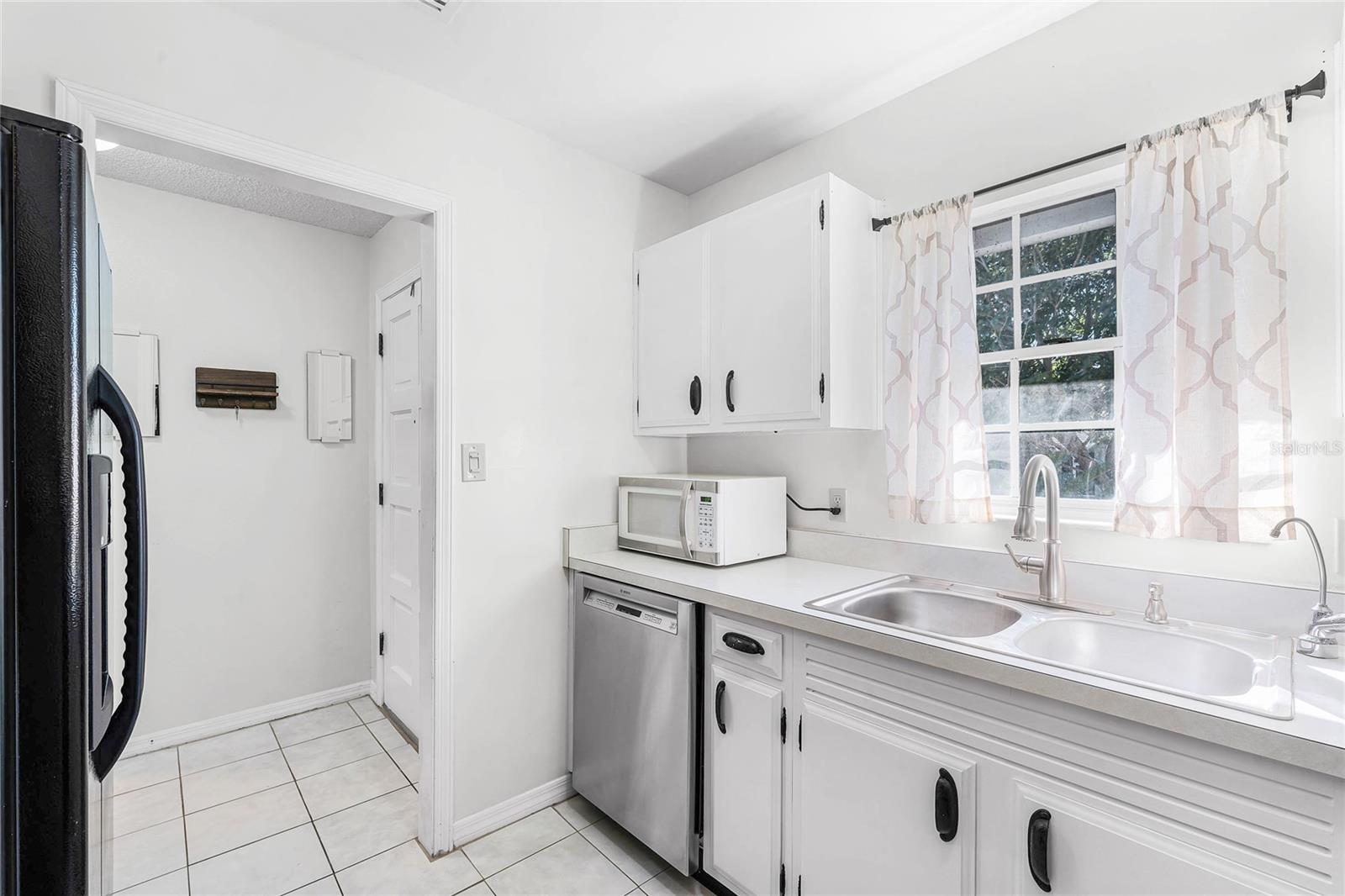 Image 11 of 27 For 1126 Villa Lane 91