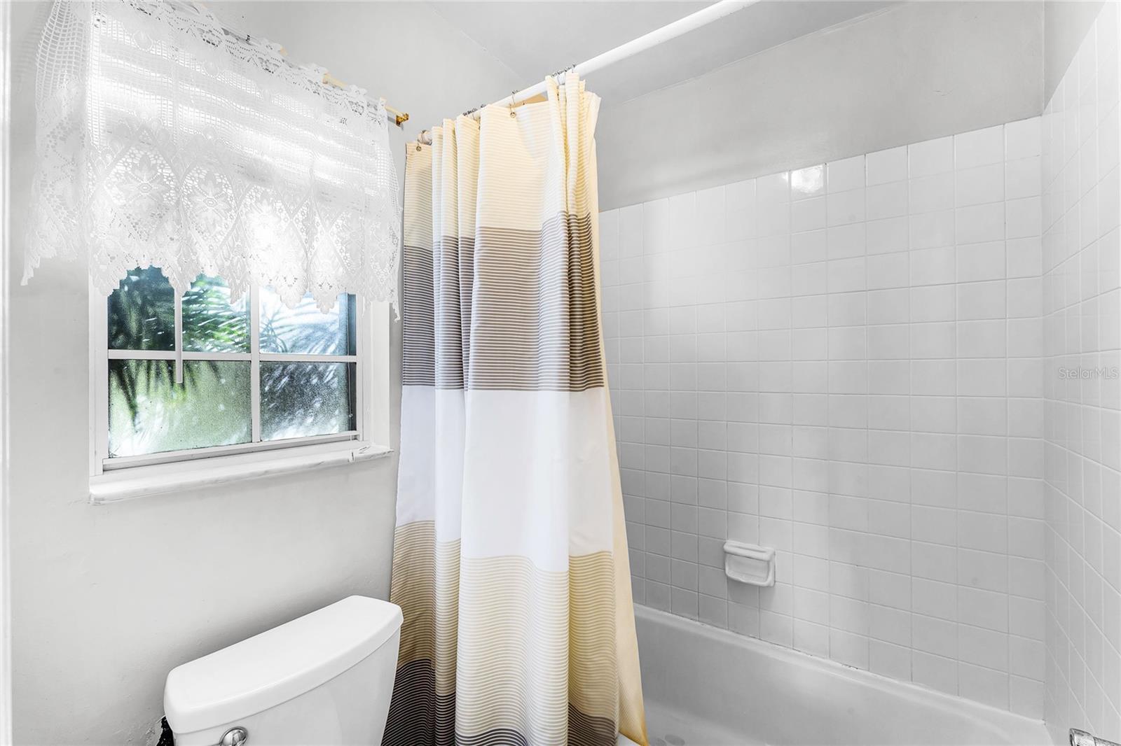 Image 16 of 27 For 1126 Villa Lane 91