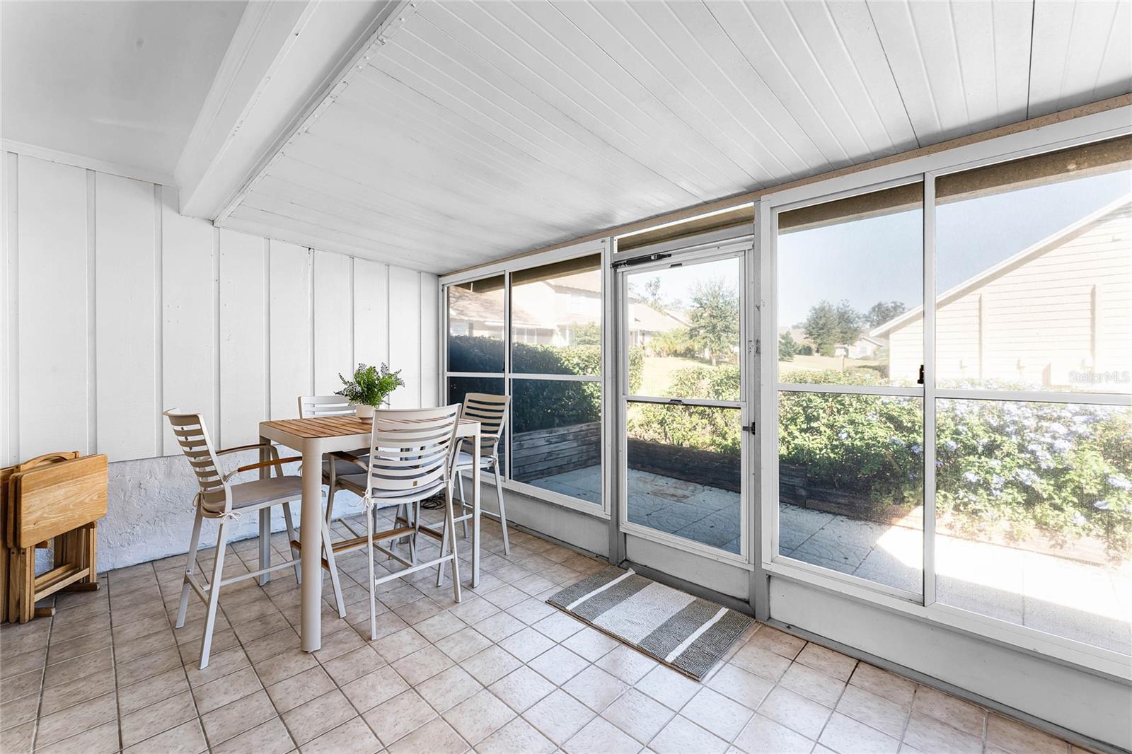 Image 21 of 27 For 1126 Villa Lane 91