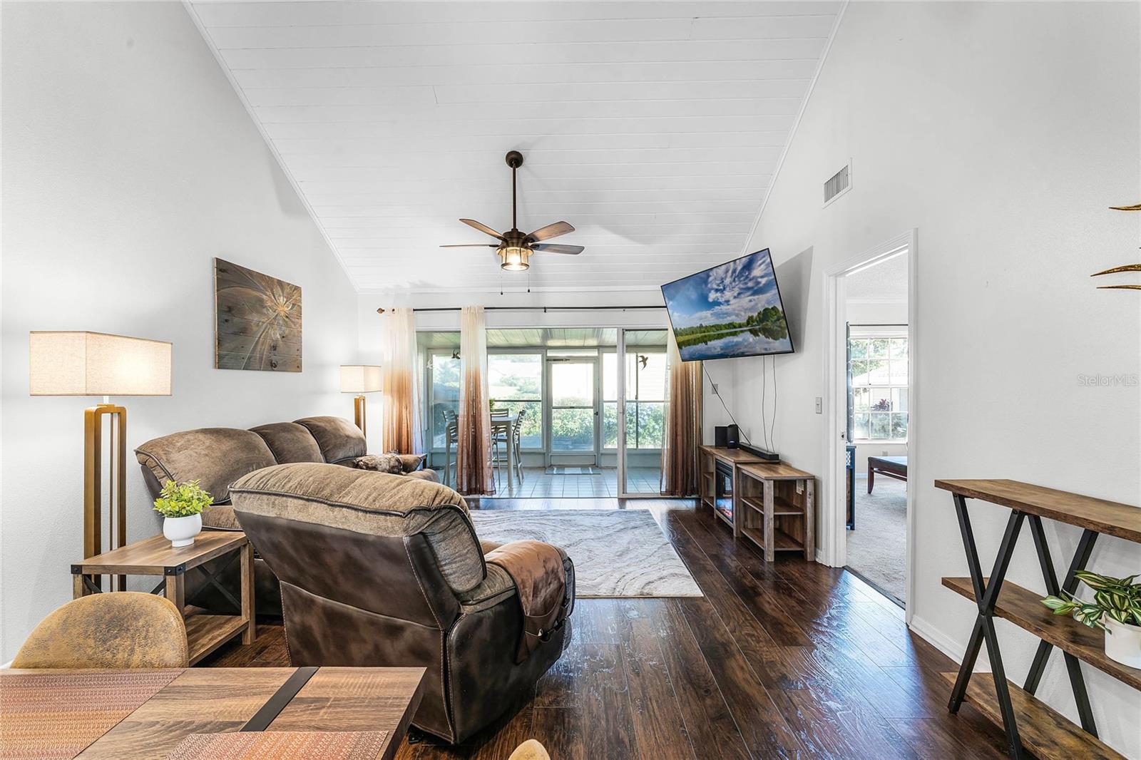 Image 6 of 27 For 1126 Villa Lane 91